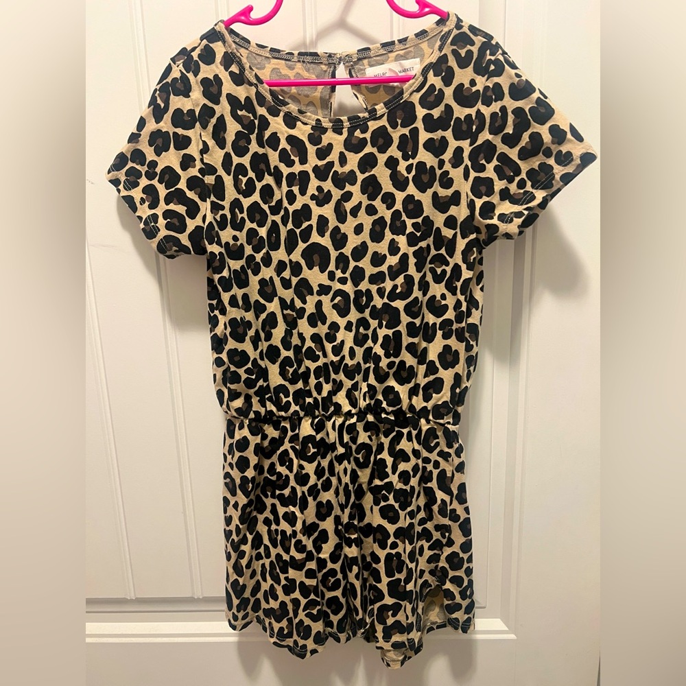 Adorable Melrose and Market leopard print girls romper. Size 8/10.